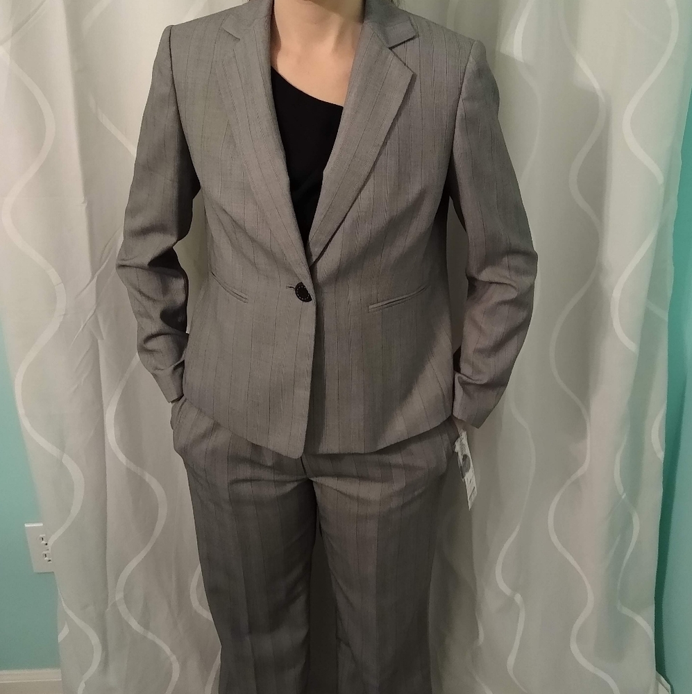 Ladies' pant suit